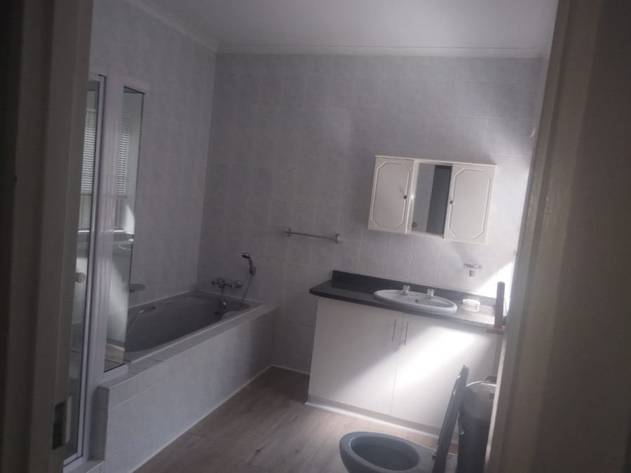 To Let 3 Bedroom Property for Rent in Hillsboro Free State